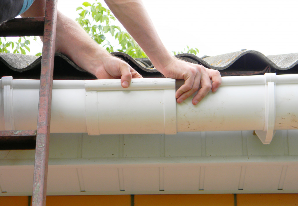 A man installing a gutter