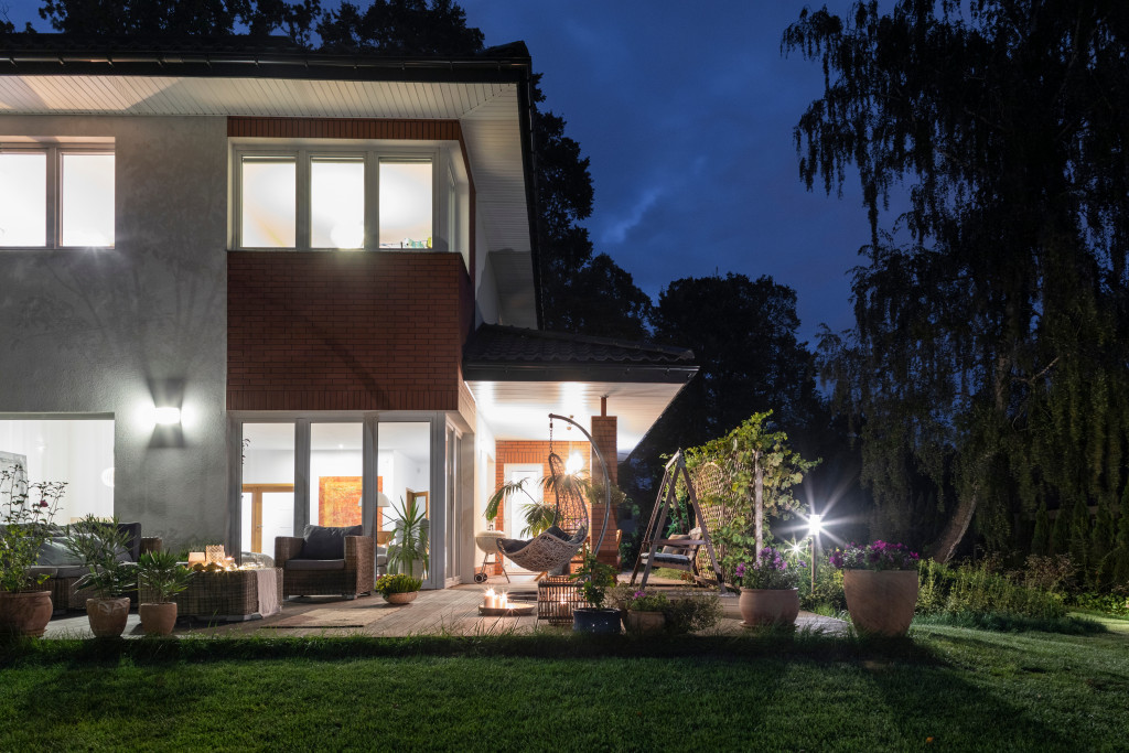 a modern house with bright lighting outdoors